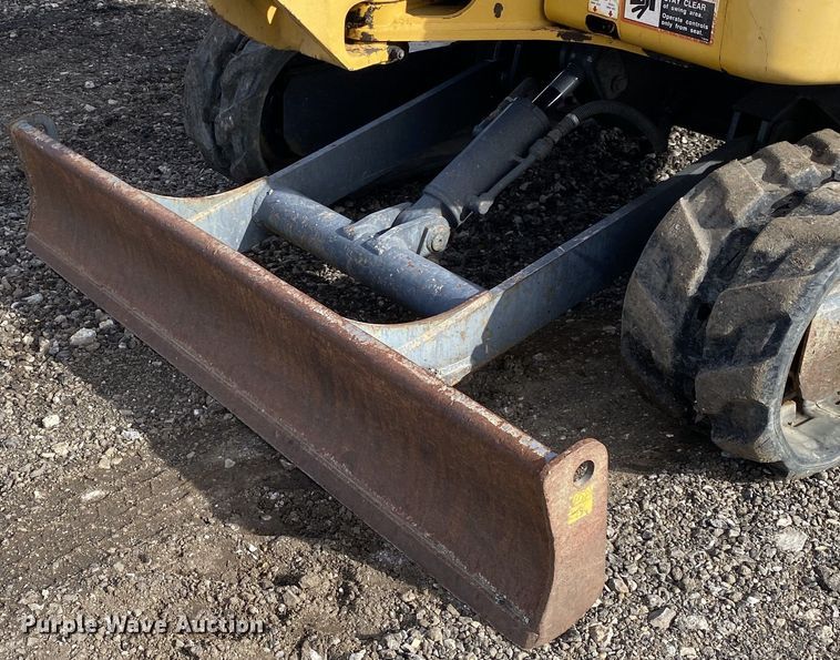 image for item JW9235 2006 John Deere 17ZTS  mini excavator