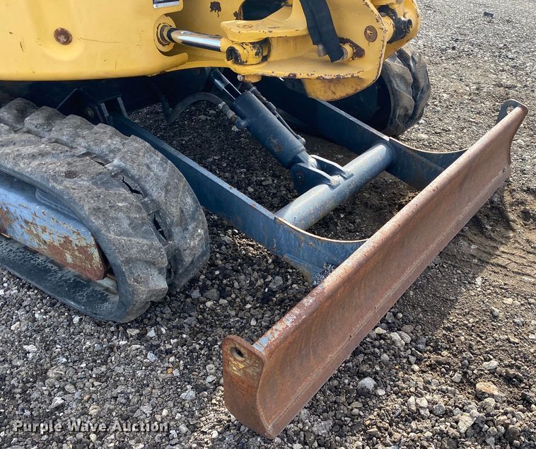 image for item JW9235 2006 John Deere 17ZTS  mini excavator