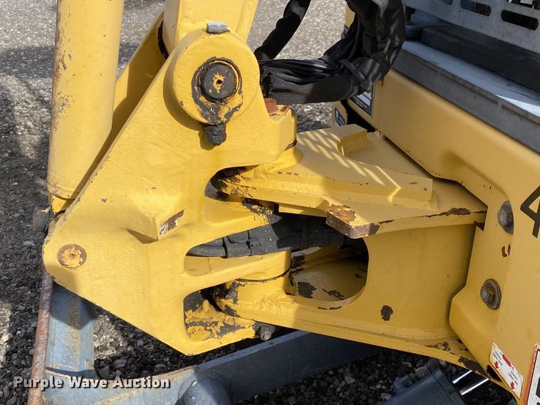 image for item JW9235 2006 John Deere 17ZTS  mini excavator