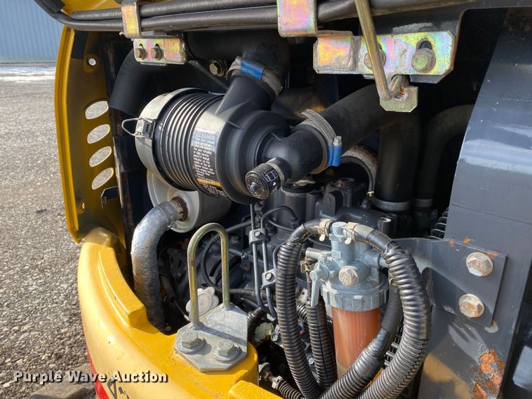 image for item JW9235 2006 John Deere 17ZTS  mini excavator