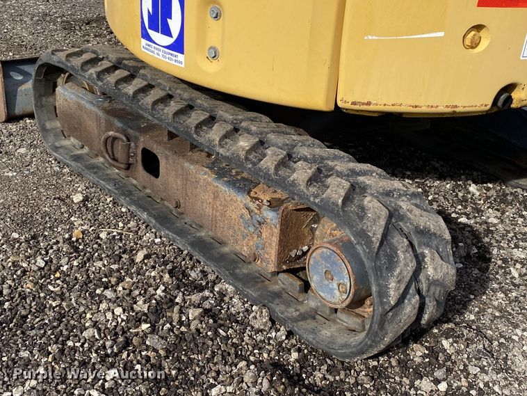 image for item JW9235 2006 John Deere 17ZTS  mini excavator