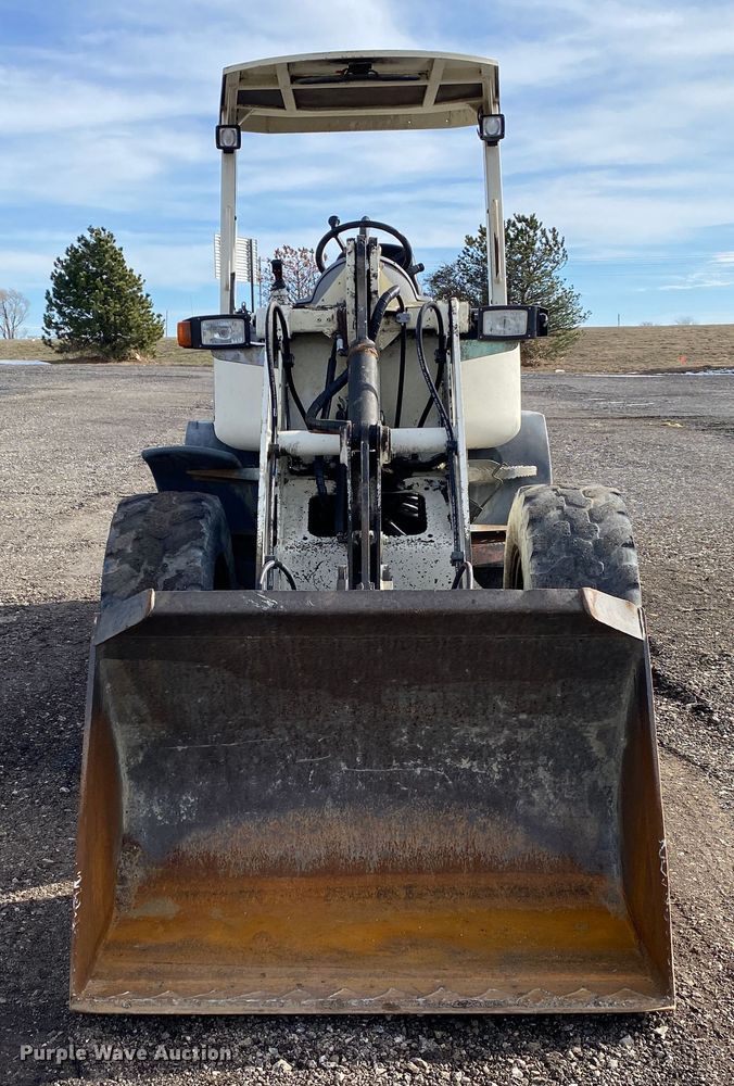 image for item JW9236 2005 Terex SKL824  wheel loader