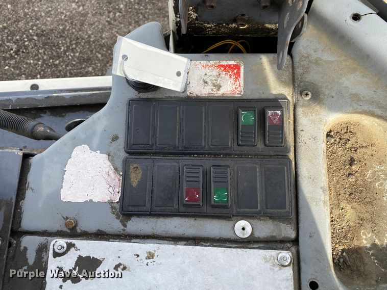 image for item JW9236 2005 Terex SKL824  wheel loader