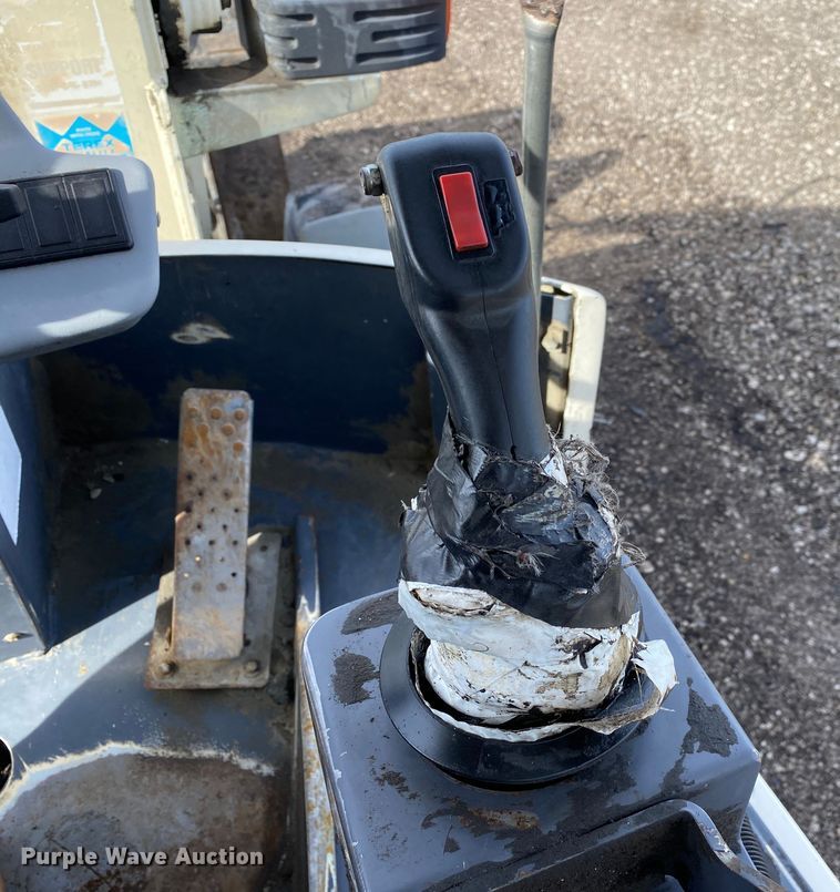 image for item JW9236 2005 Terex SKL824  wheel loader