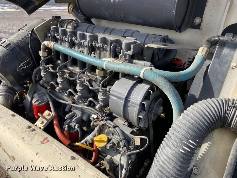 image for item JW9236 2005 Terex SKL824  wheel loader