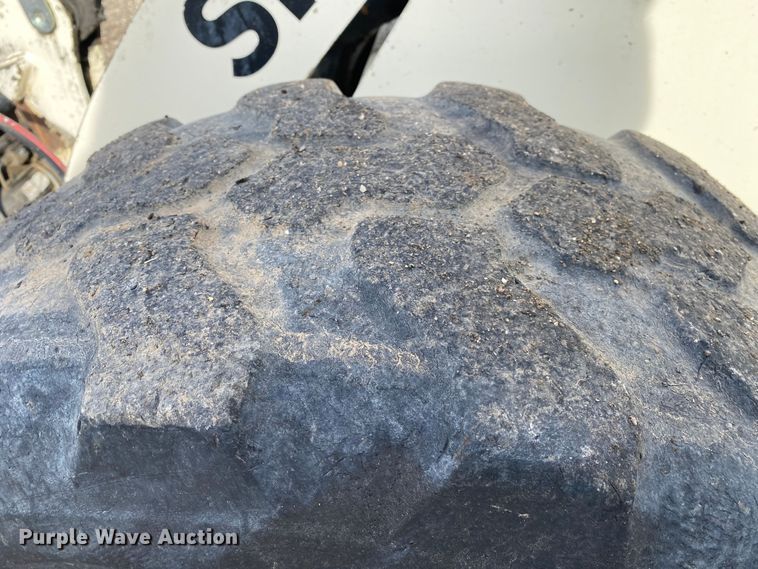 image for item JW9236 2005 Terex SKL824  wheel loader