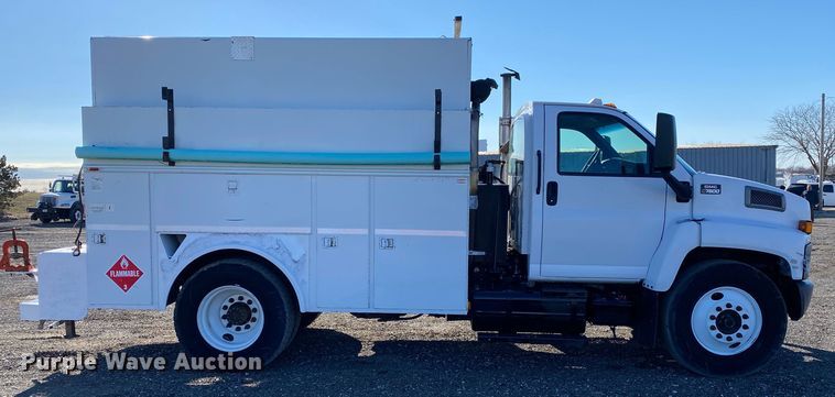 image for item JW9247 2007 GMC C7500  utility / service truck