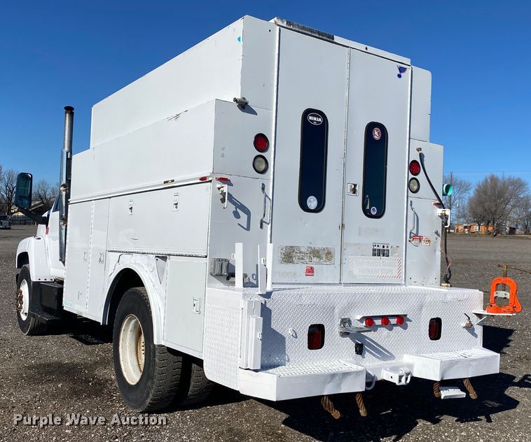 image for item JW9247 2007 GMC C7500  utility / service truck