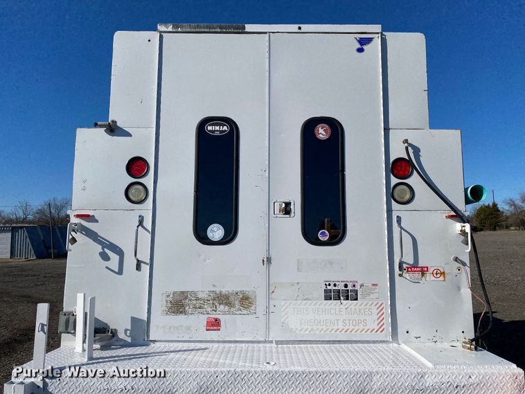 image for item JW9247 2007 GMC C7500  utility / service truck