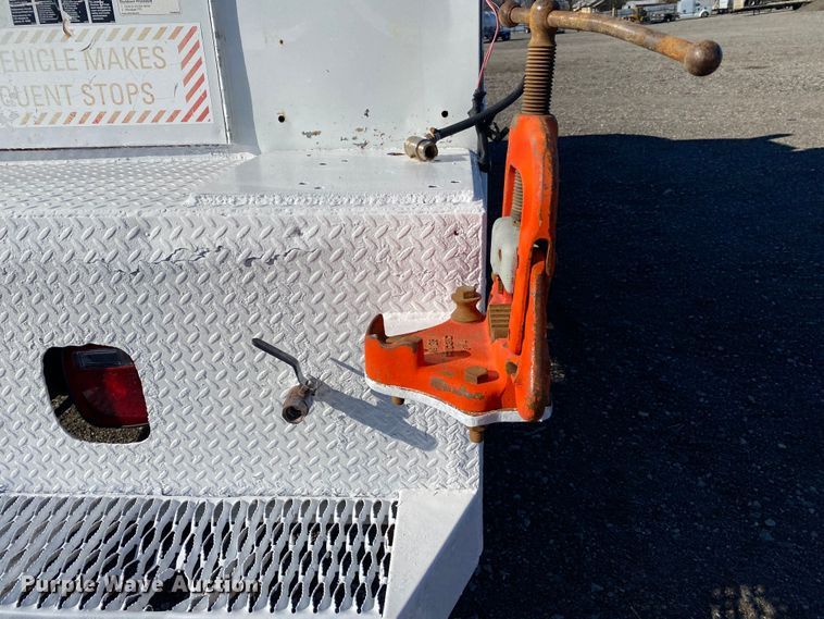 image for item JW9247 2007 GMC C7500  utility / service truck