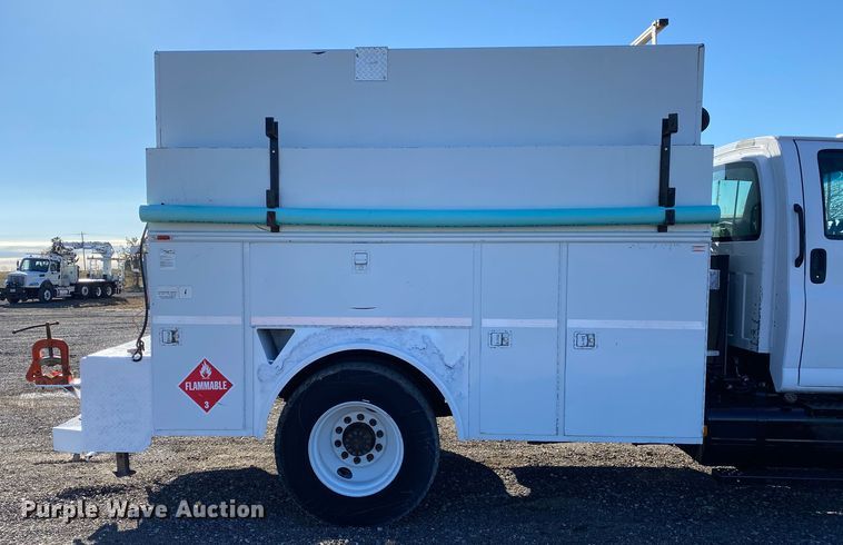 image for item JW9247 2007 GMC C7500  utility / service truck