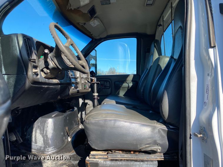 image for item JW9247 2007 GMC C7500  utility / service truck