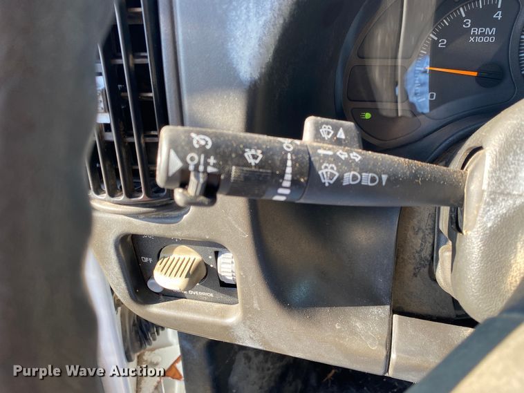 image for item JW9247 2007 GMC C7500  utility / service truck