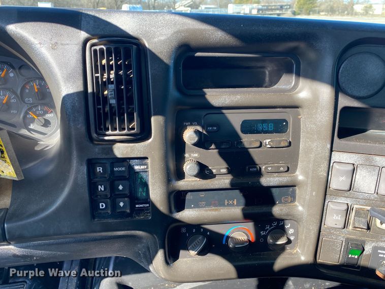 image for item JW9247 2007 GMC C7500  utility / service truck