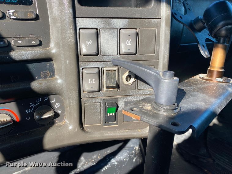 image for item JW9247 2007 GMC C7500  utility / service truck