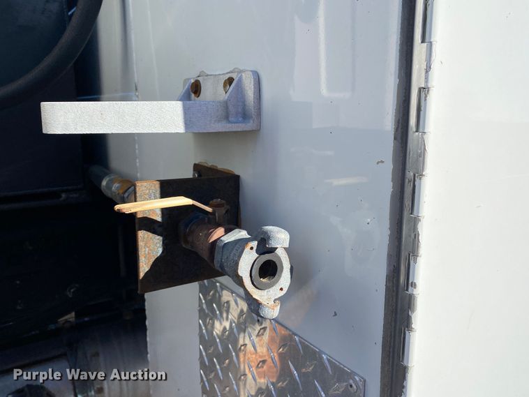 image for item JW9247 2007 GMC C7500  utility / service truck