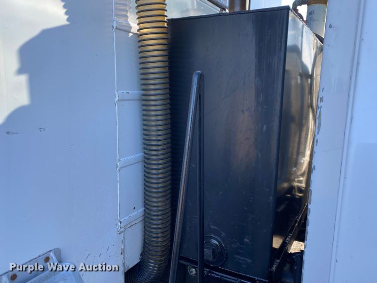 image for item JW9247 2007 GMC C7500  utility / service truck