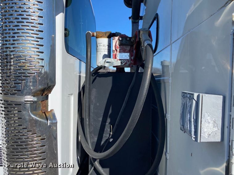 image for item JW9247 2007 GMC C7500  utility / service truck