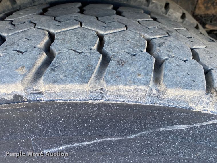 image for item JW9247 2007 GMC C7500  utility / service truck