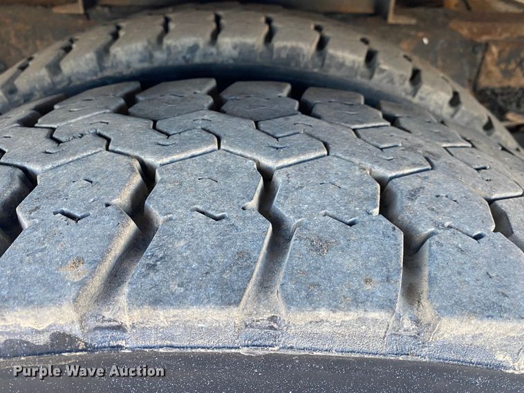 image for item JW9247 2007 GMC C7500  utility / service truck