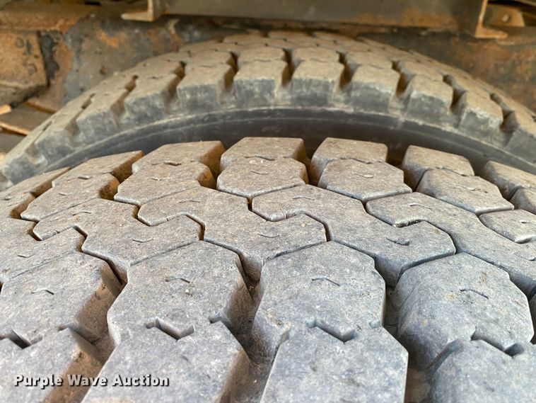 image for item JW9247 2007 GMC C7500  utility / service truck