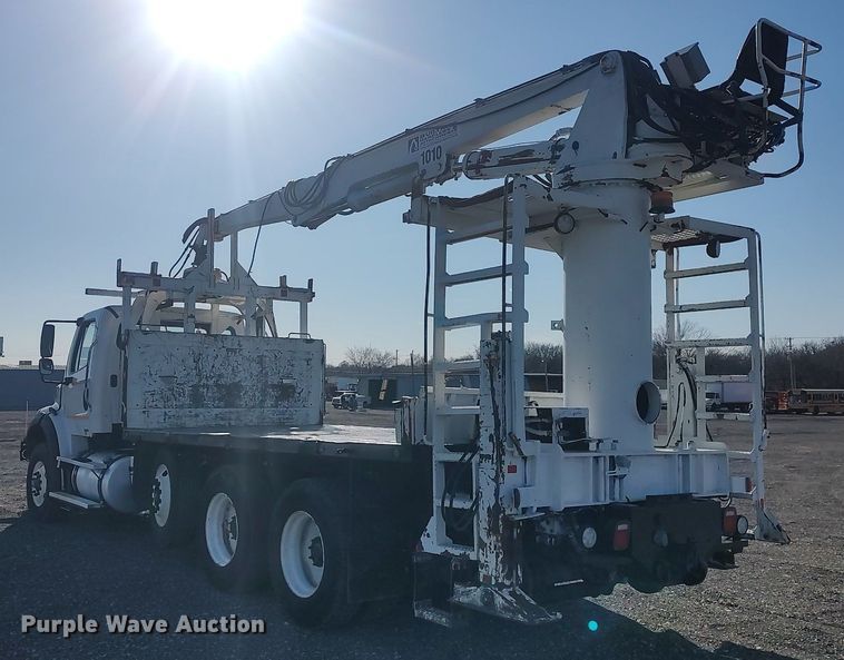 image for item JW9261 2012 Freightliner  crane truck