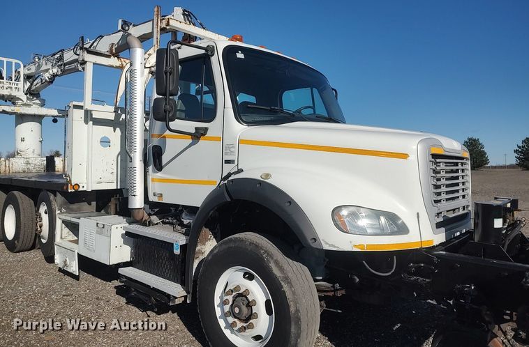 image for item JW9261 2012 Freightliner  crane truck