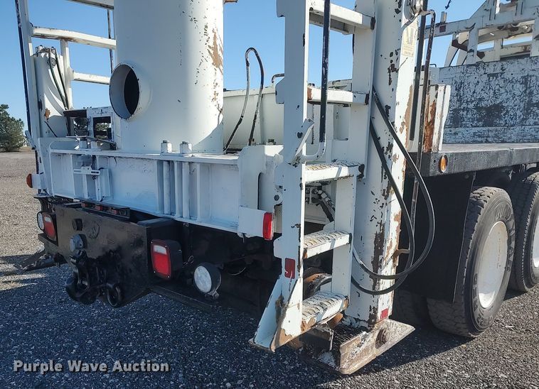 image for item JW9261 2012 Freightliner  crane truck