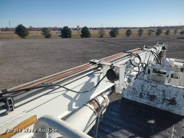 image for item JW9261 2012 Freightliner  crane truck