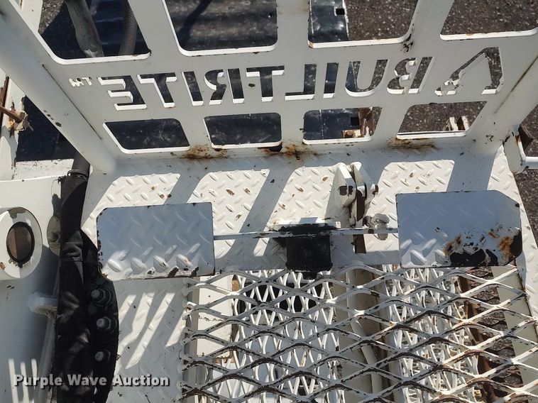 image for item JW9261 2012 Freightliner  crane truck