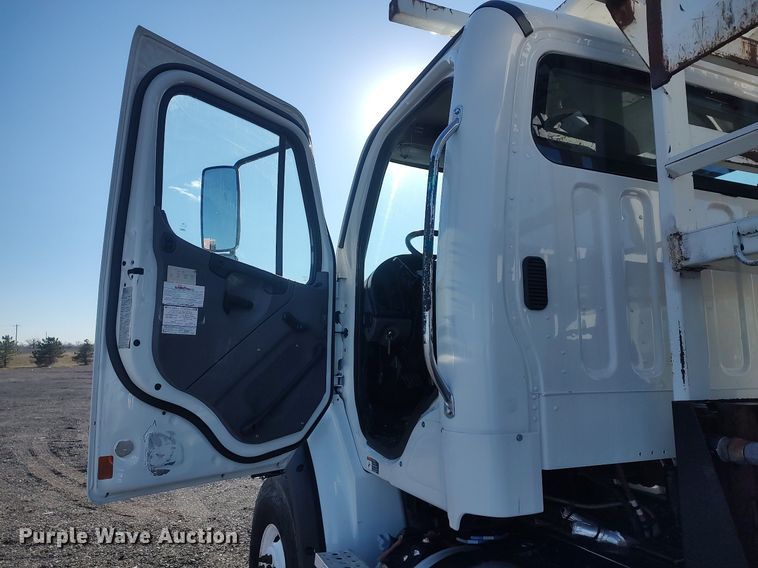 image for item JW9261 2012 Freightliner  crane truck