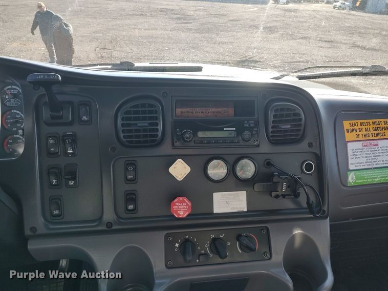 image for item JW9261 2012 Freightliner  crane truck
