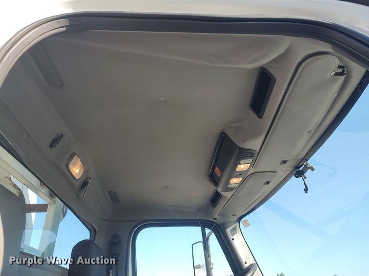 image for item JW9261 2012 Freightliner  crane truck