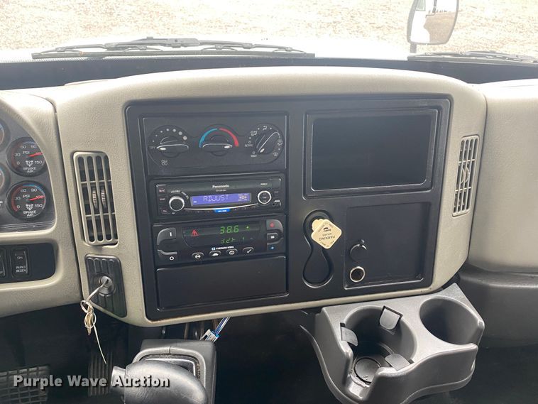 image for item JW9267 2014 International 4300  refrigerated delivery truck