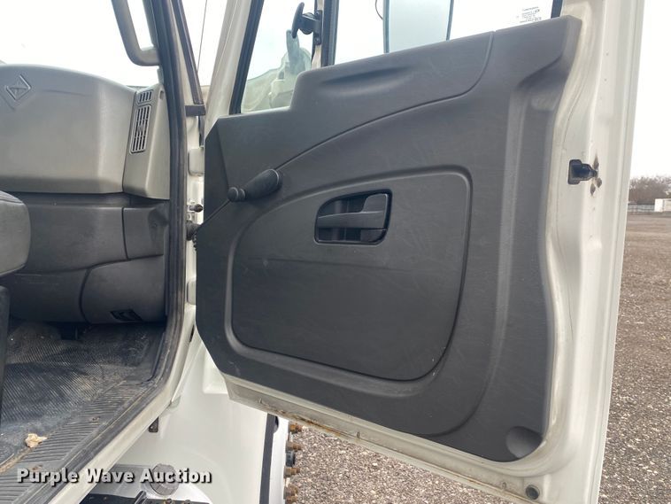 image for item JW9267 2014 International 4300  refrigerated delivery truck