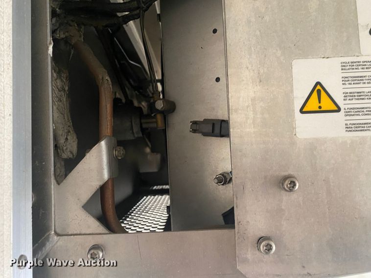 image for item JW9267 2014 International 4300  refrigerated delivery truck