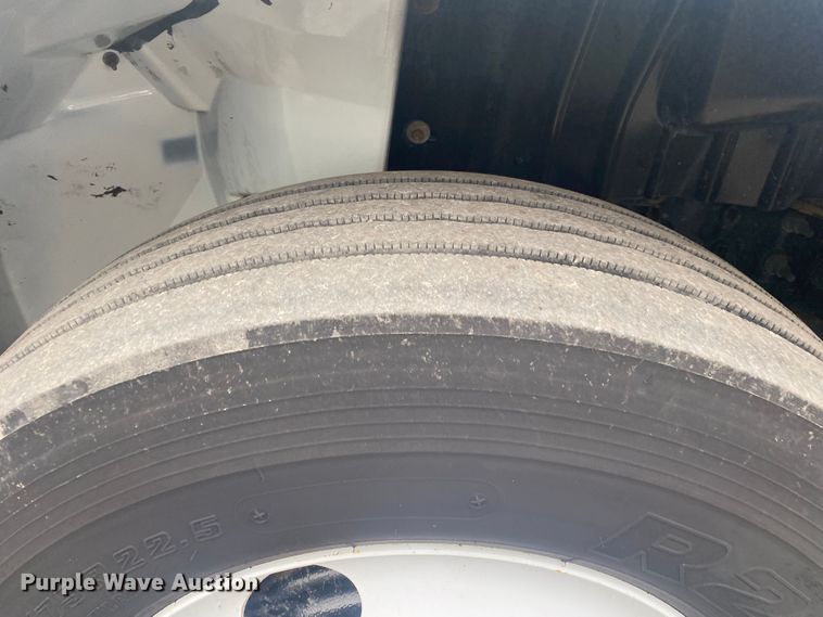 image for item JW9267 2014 International 4300  refrigerated delivery truck