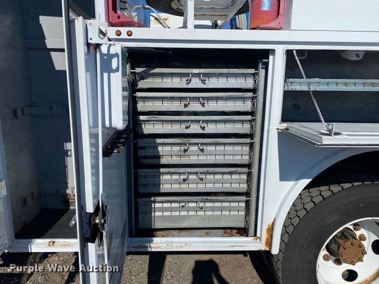 image for item JW9279 2007 International 4300  utility / service truck