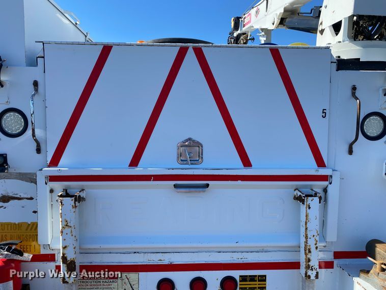 image for item JW9279 2007 International 4300  utility / service truck