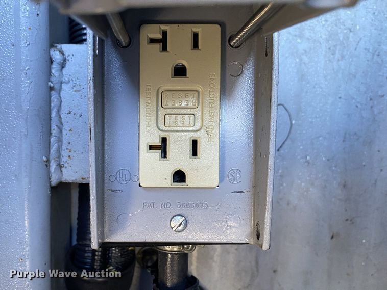 image for item JW9279 2007 International 4300  utility / service truck