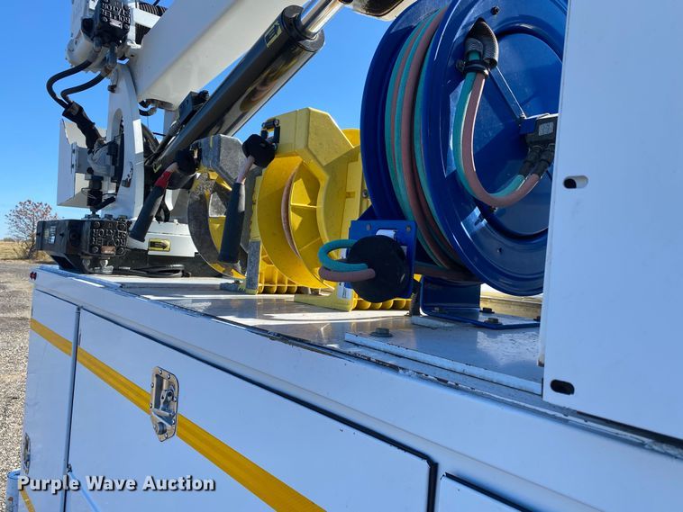 image for item JW9279 2007 International 4300  utility / service truck