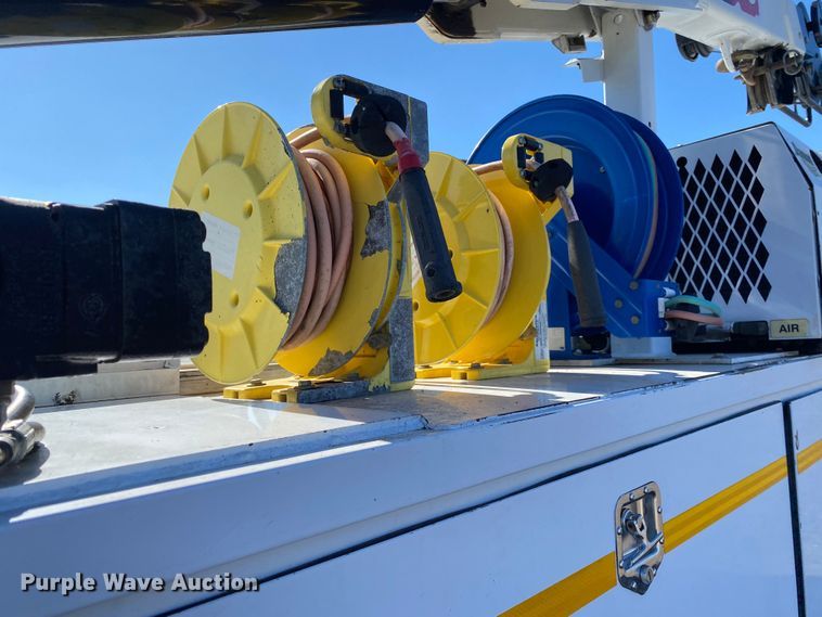 image for item JW9279 2007 International 4300  utility / service truck