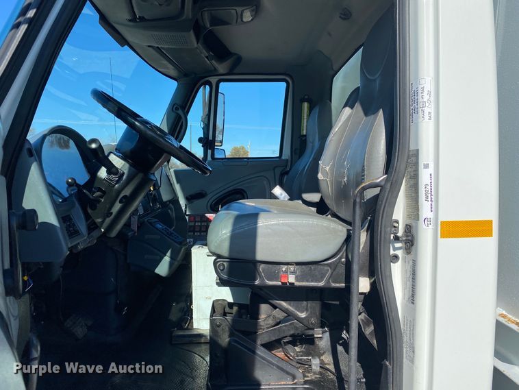 image for item JW9279 2007 International 4300  utility / service truck