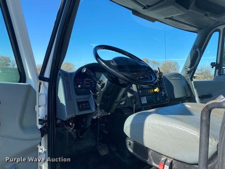 image for item JW9279 2007 International 4300  utility / service truck