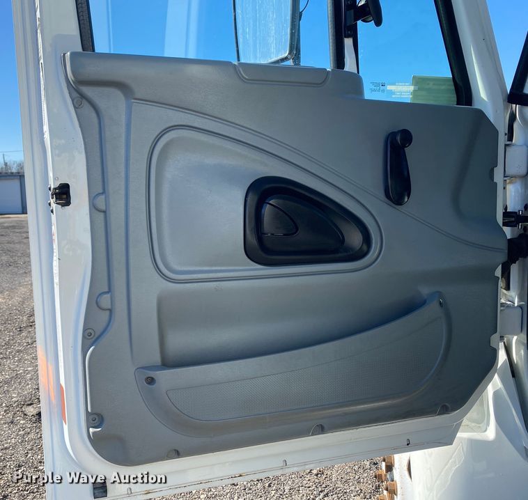 image for item JW9279 2007 International 4300  utility / service truck