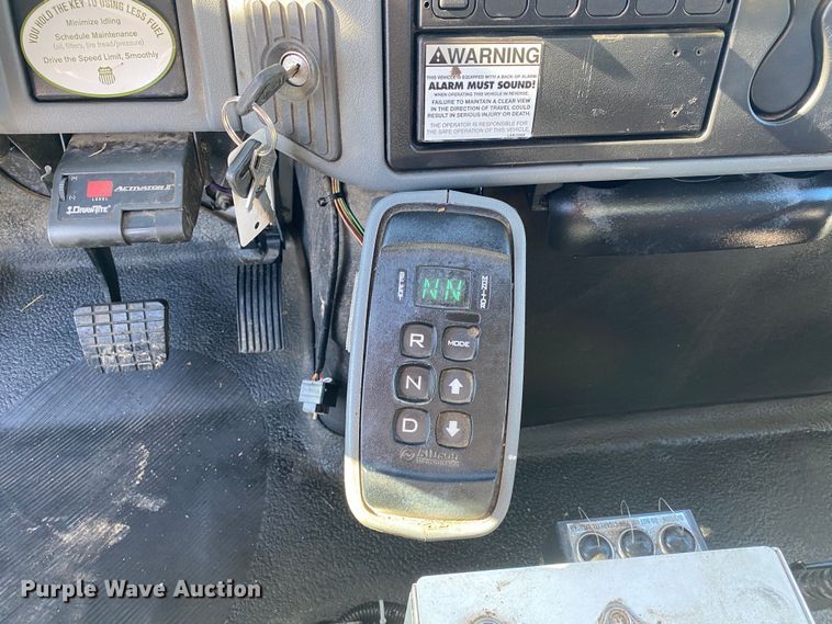 image for item JW9279 2007 International 4300  utility / service truck