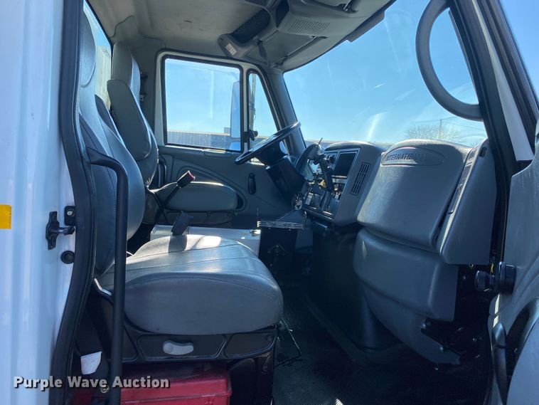 image for item JW9279 2007 International 4300  utility / service truck