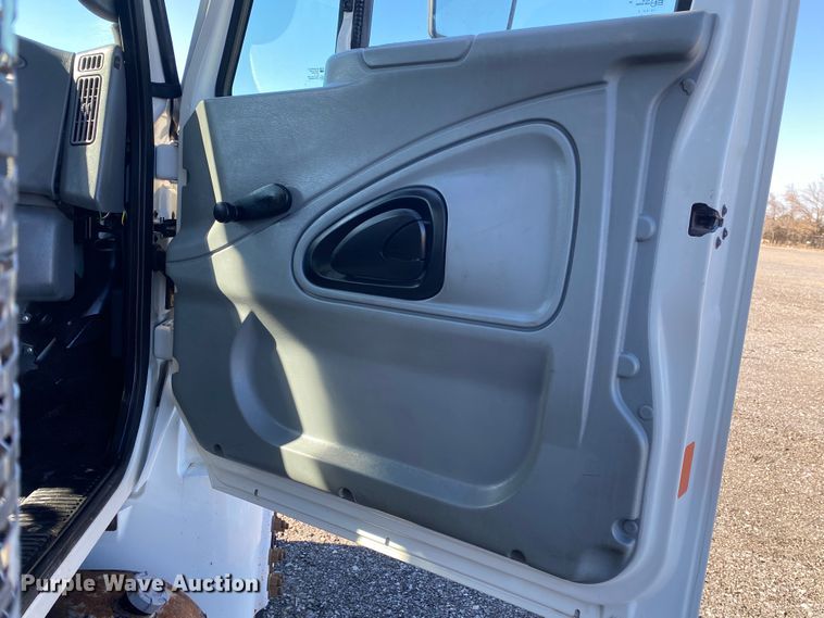 image for item JW9279 2007 International 4300  utility / service truck