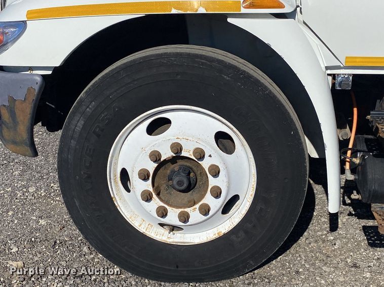 image for item JW9279 2007 International 4300  utility / service truck