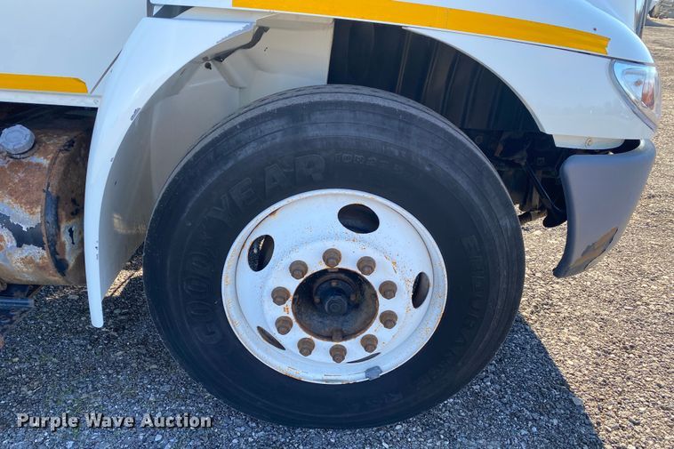 image for item JW9279 2007 International 4300  utility / service truck